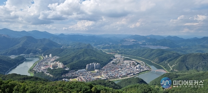 단양군 양방산 활공장에서 바라본 단양(김진 기자)