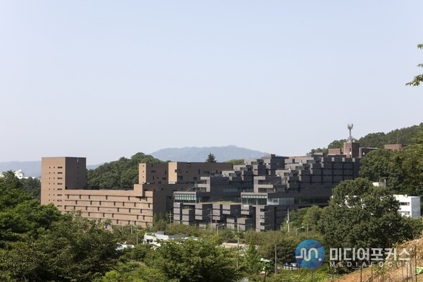 A 대학 전경