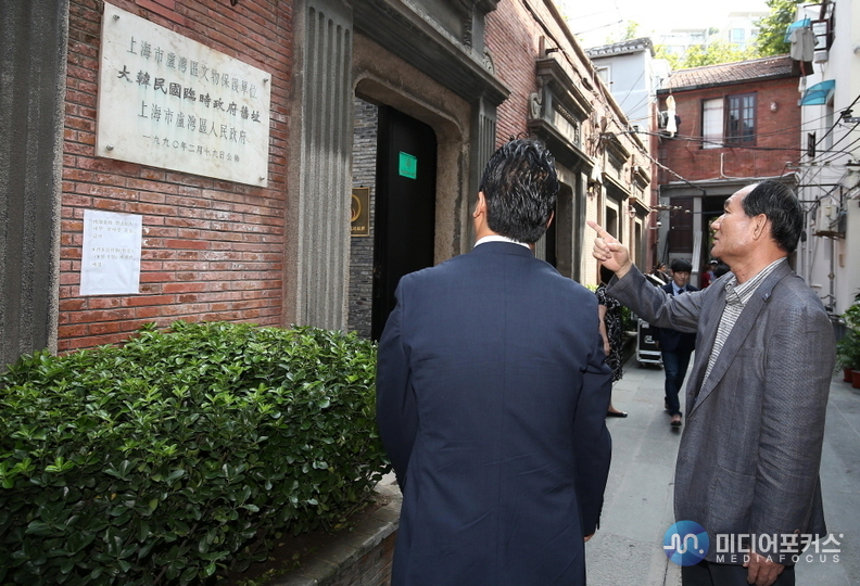 10년전 국가보훈부 관계자들이 상하이 대한민국임시정부청사를 방문하고 있는 모습(국가보훈부)