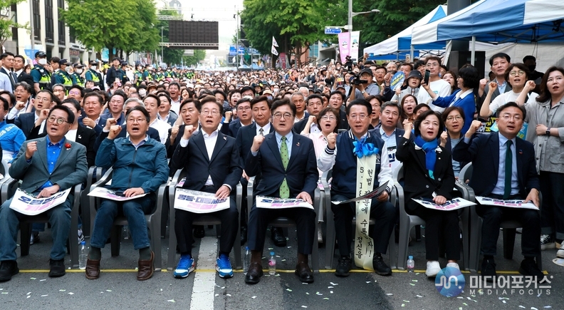 518 민주화운동 행사에 참석한 우원식 의장과 이재명 더불어민주당 대통령 후보(국회)