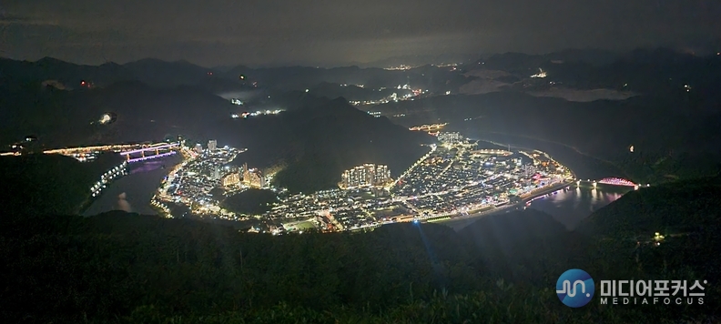 단양 양방산 활공장에서 바라 본 단양 야경(김진 기자)