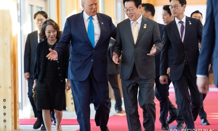 트럼프, “한국의 핵추진 잠수함 건조 승인”