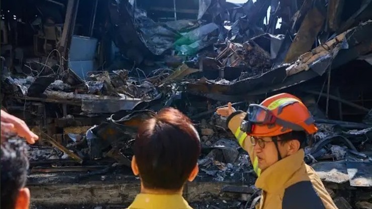 이 대통령, 대전 화재 현장 점검···수습과 지원에 총력 지시