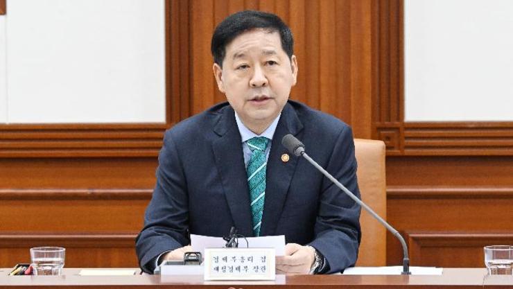 내일부터···'유류세 인하 확대', '요소수 사재기 차단', '나프타 수출 통제'