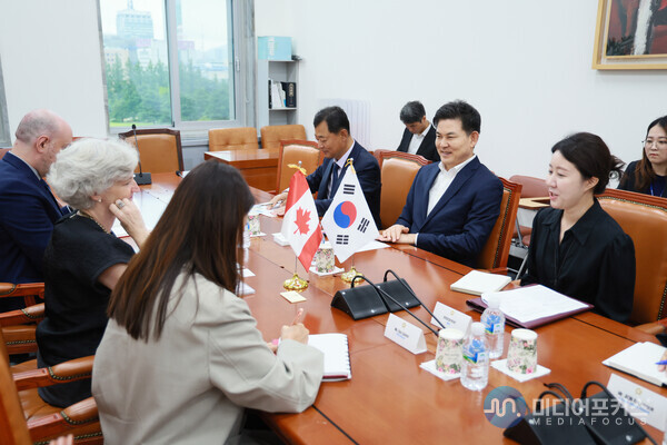 주한 캐나다 대사 면담 모습(사진=국회사무처) 주한 캐나다 대사 면담 모습(사진=국회사무처)