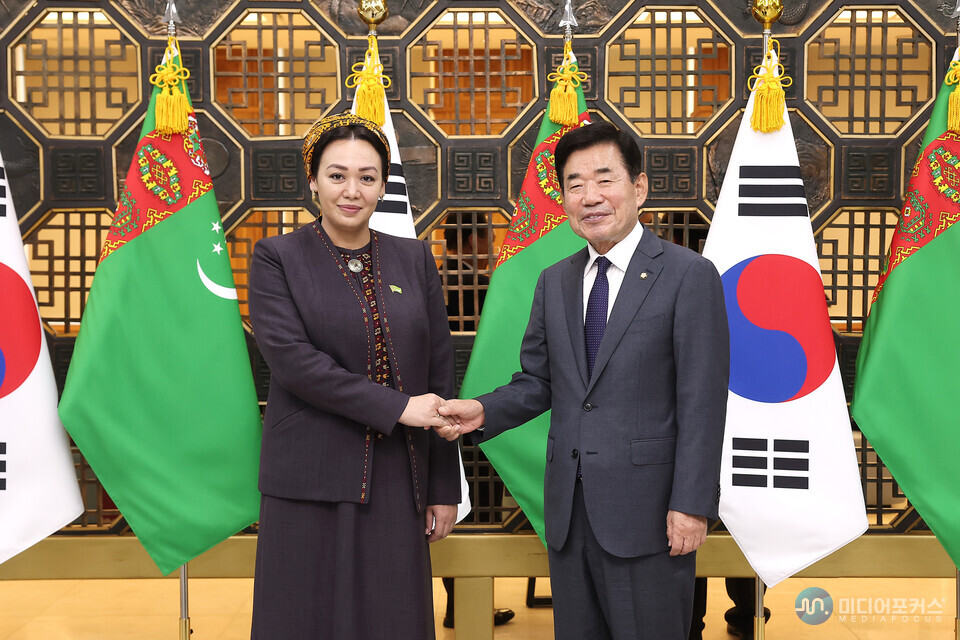 굴마노바 의장과 김진표 의장(공보수석실) 굴마노바 의장과 김진표 의장(공보수석실)