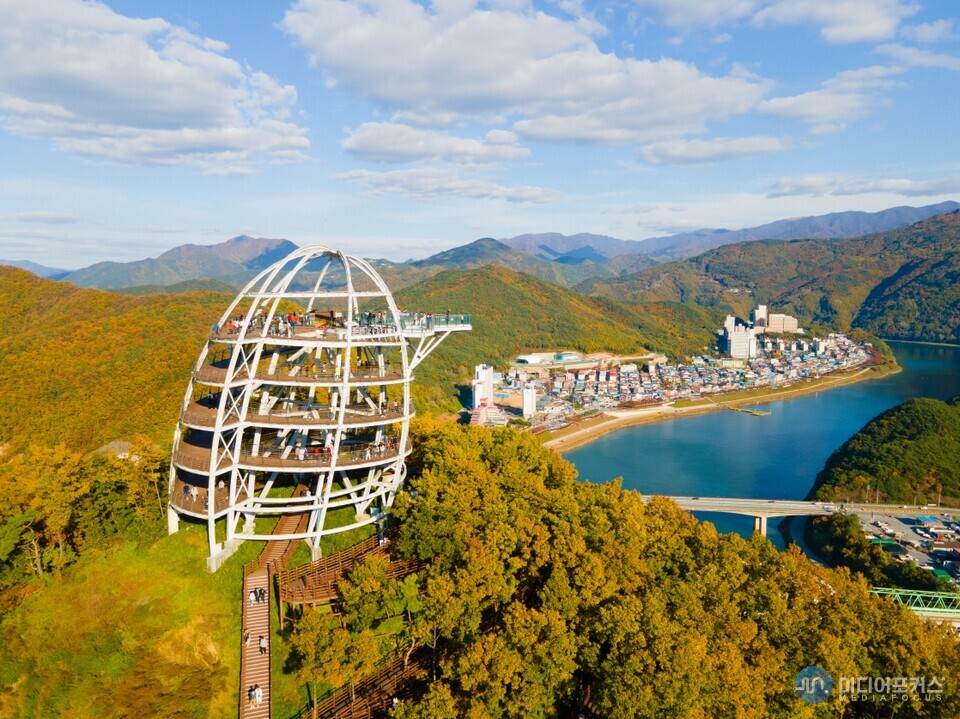 만천하 스카이워크와 단양 전경(단양군) 만천하 스카이워크와 단양 전경(단양군)