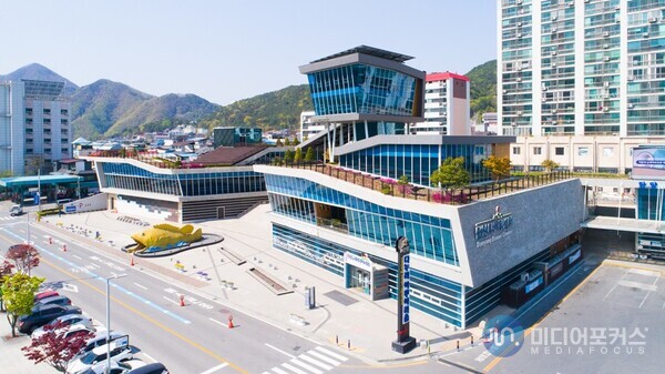 균형발전 사업으로 건립된 다누리센터(단양군) 균형발전 사업으로 건립된 다누리센터(단양군)