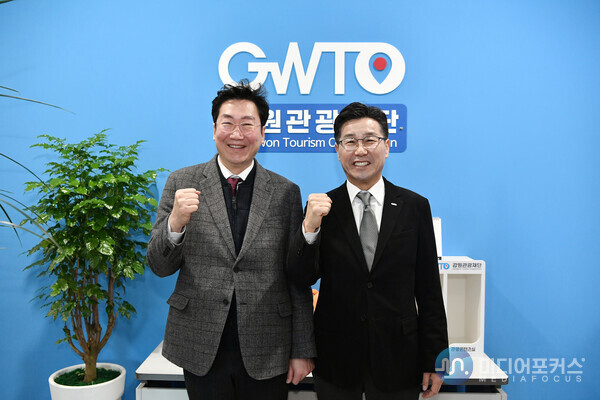 원강수 시장(좌), 최성연 대표이사(원주시) 원강수 시장(좌), 최성연 대표이사(원주시)