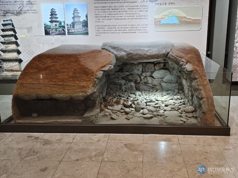 안동시립박물관에 공개한 고려장 모형(김진 기자) 안동시립박물관에 공개한 고려장 모형(김진 기자)