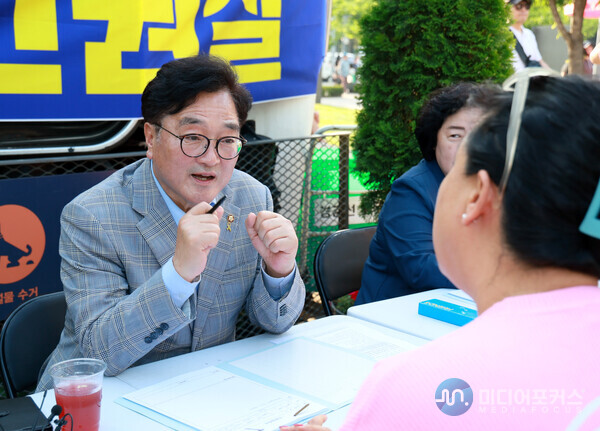 우원식 의장이 현장민원실을 열어 민원 소통에 나섰다.(국회의장실) 우원식 의장이 현장민원실을 열어 민원 소통에 나섰다.(국회의장실)
